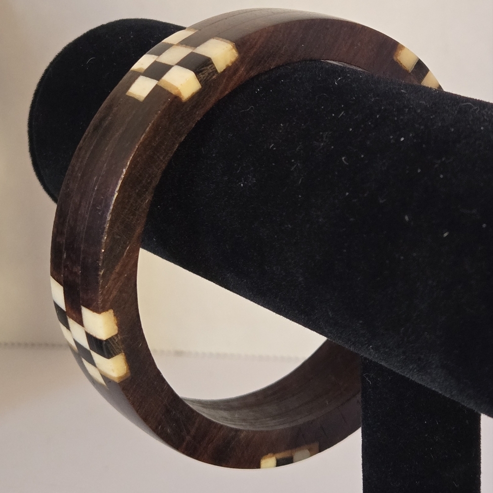 Vntg Wooden Black & White Checkered Bangle, 3/4" W 2 1/2" Inside Diameter - Picture 2 of 9